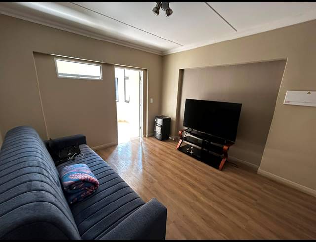 2 BEDROOM APARTMENT TO LET IN MONTANA